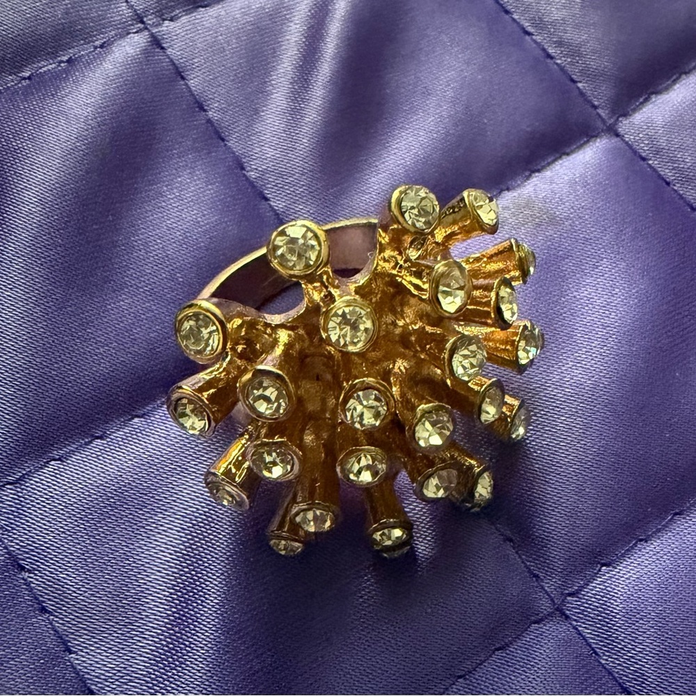 Stylish Gold Ring - image 7